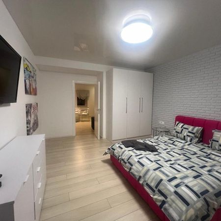 2-Room Luxury Apartment In The Center Киев Экстерьер фото