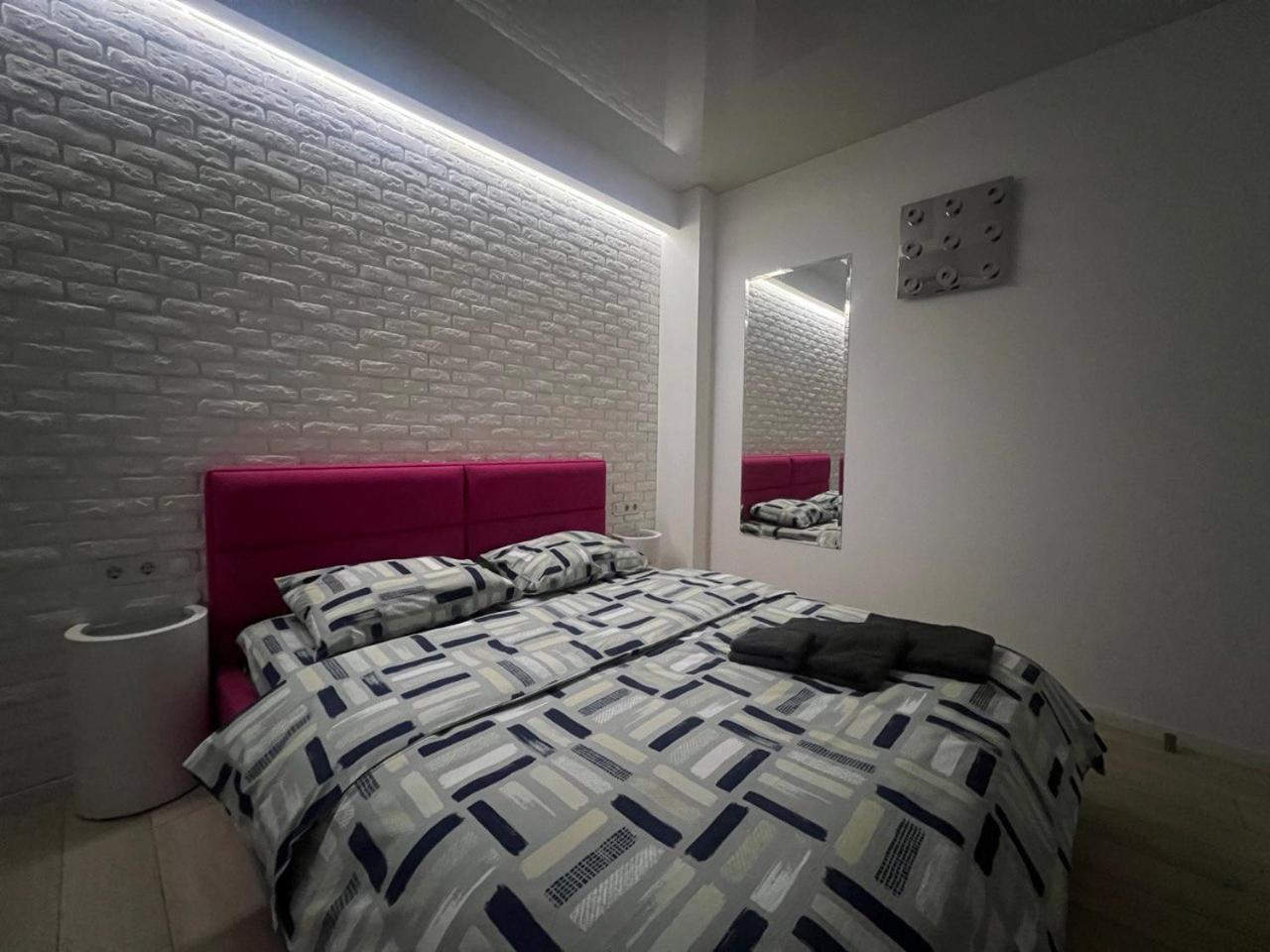 2-Room Luxury Apartment In The Center Киев Экстерьер фото