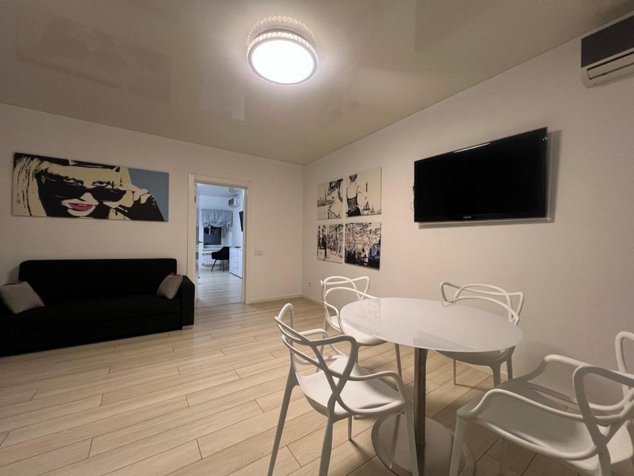 2-Room Luxury Apartment In The Center Киев Экстерьер фото